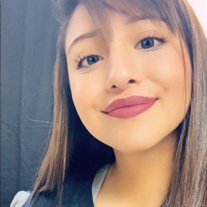 Meet your Posher, Yezenia